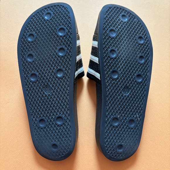 Adidas Adilette Slides - men’s 8/womens 10 - Picture 4 of 9